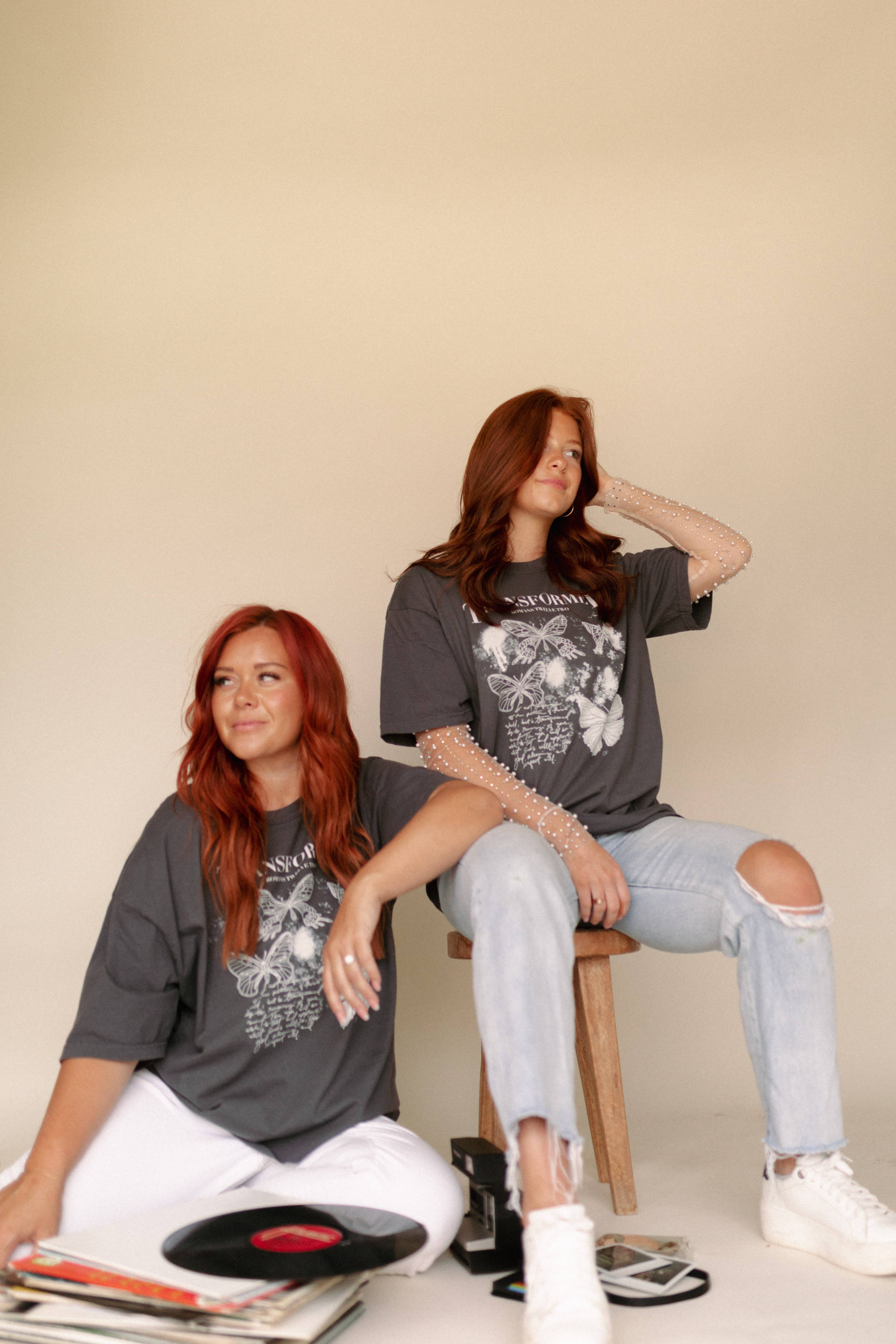 Whitney | Chaudoin Creations - Vendita all'ingrosso Maglietta stampata - Donna - T-shirt con farfalle trasformate2