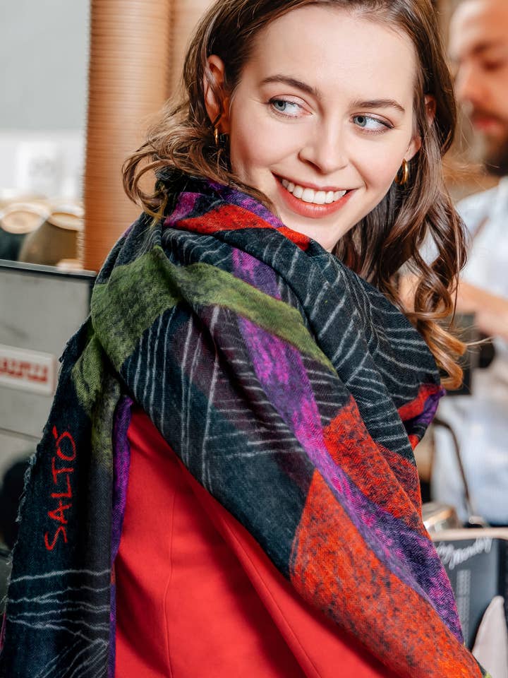 Sciarpa da donna, lana merino, tonalità di rosso, motivo artistico, rosso per la vendita all'ingrosso da parte di SALTO