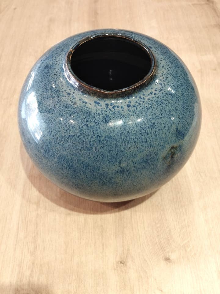 Vase bool pour la vente par Studio and Designs