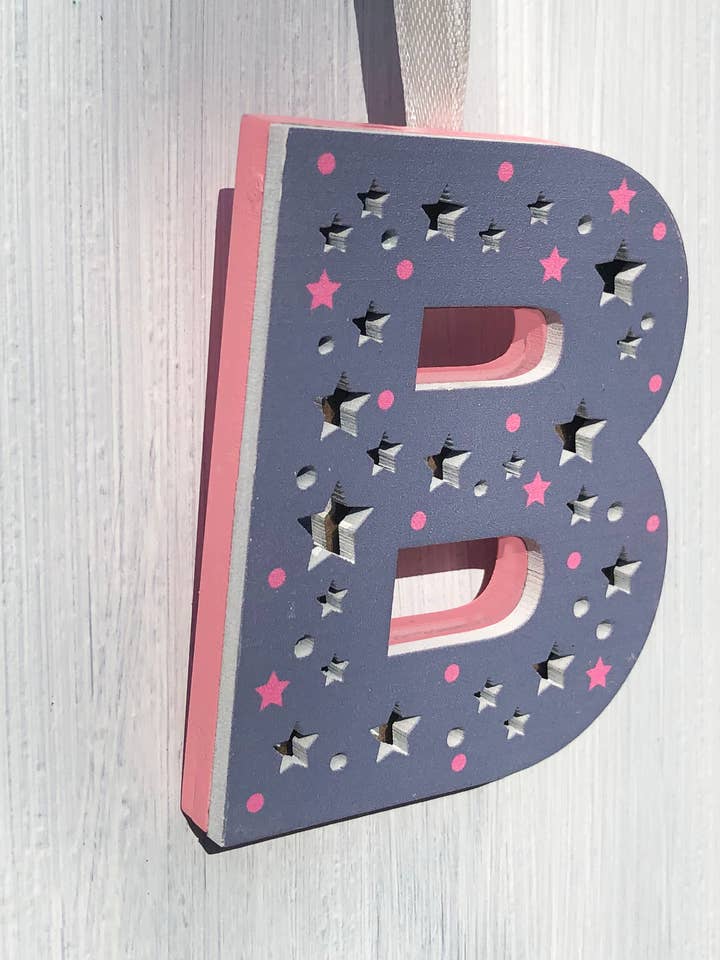 Mtw0502 | B - Piccola Lettera | £1,45 ciascuno di 2 pezzi) per la vendita all'ingrosso da parte di WPL Gifts