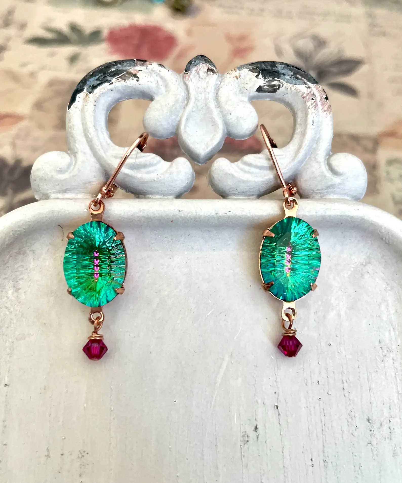 The green antique trunk - Wholesale Dangle Earrings - Tropical oval earrings in pink and green1