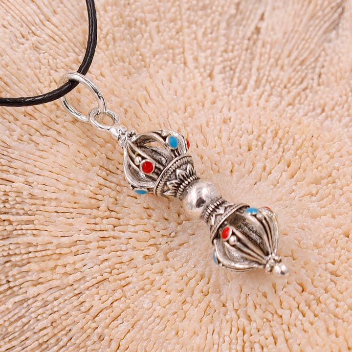 Lungta Imports - Vente Colliers à pendentif - Pendentif Dorjee/Dorji/Vajra en argent tibétain3
