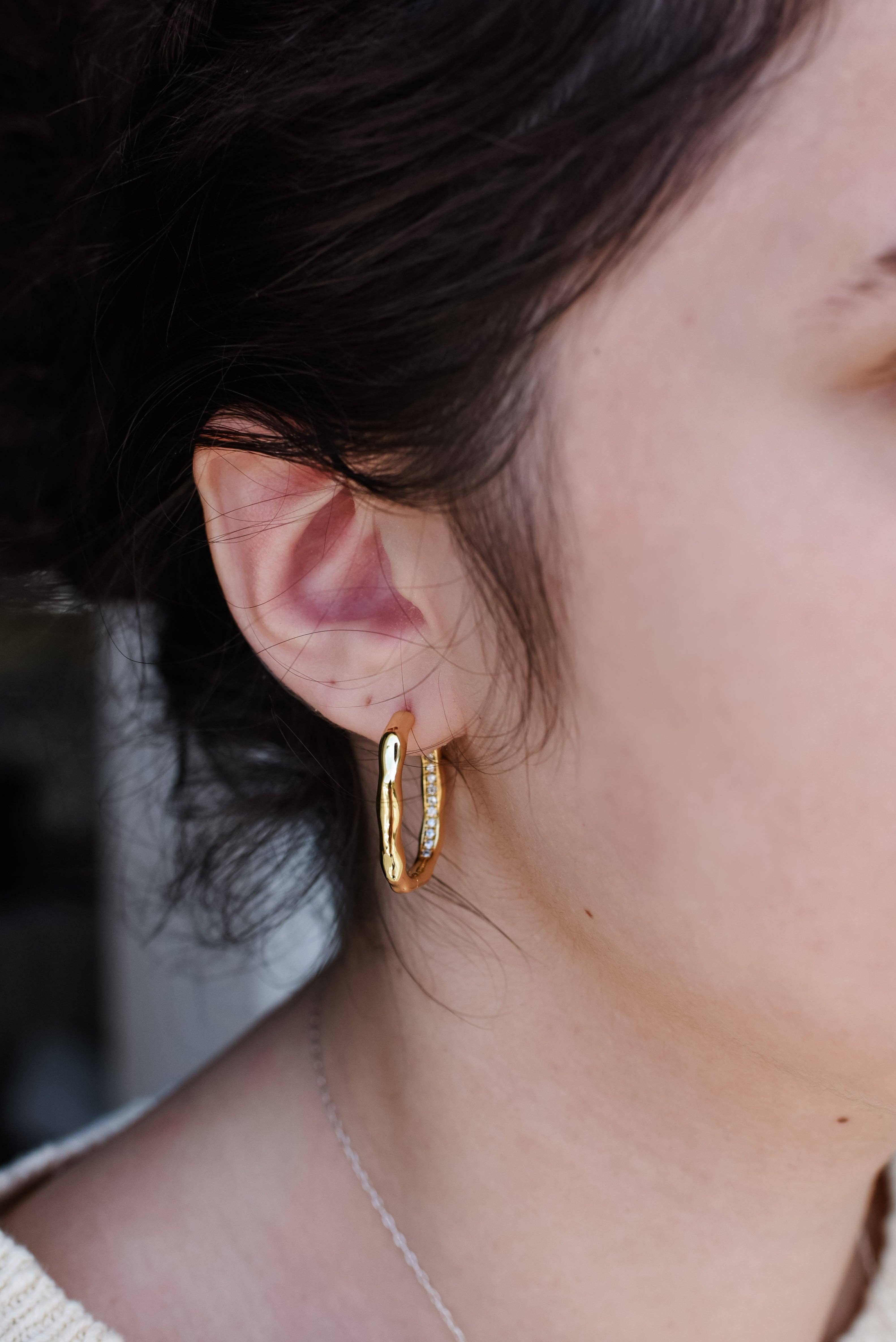 Lumi + Sol - Wholesale Huggie Earrings - Wavy Horizon CZ Huggie Earring1