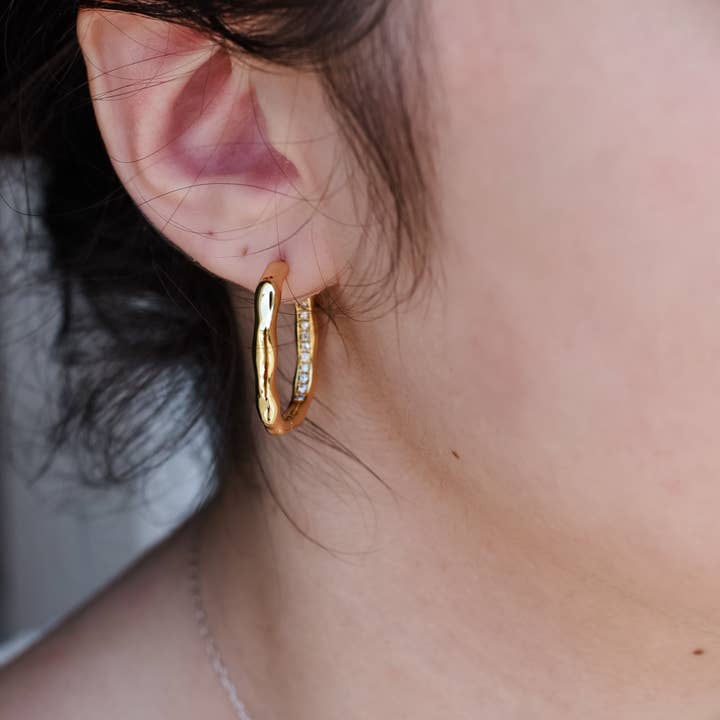 Lumi + Sol - Wholesale Huggie Earrings - Wavy Horizon CZ Huggie Earring1