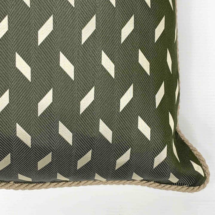 C.C.&Co.Srl - Venta al por mayor Cojines para sillas - Cojín Jacquard Seda 30 x 50 cm Green Geo Design Code 475
