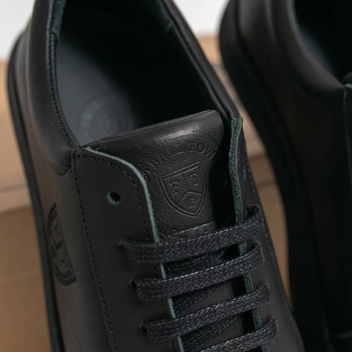 Football Town - Wholesale Lifestyle Sneakers - Men's - Sneaker Town (Black/Black)3