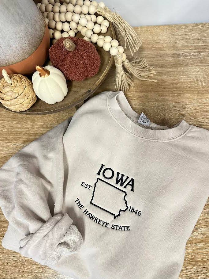 girocollo ricamato Iowa per la vendita all'ingrosso da parte di ID Apparel