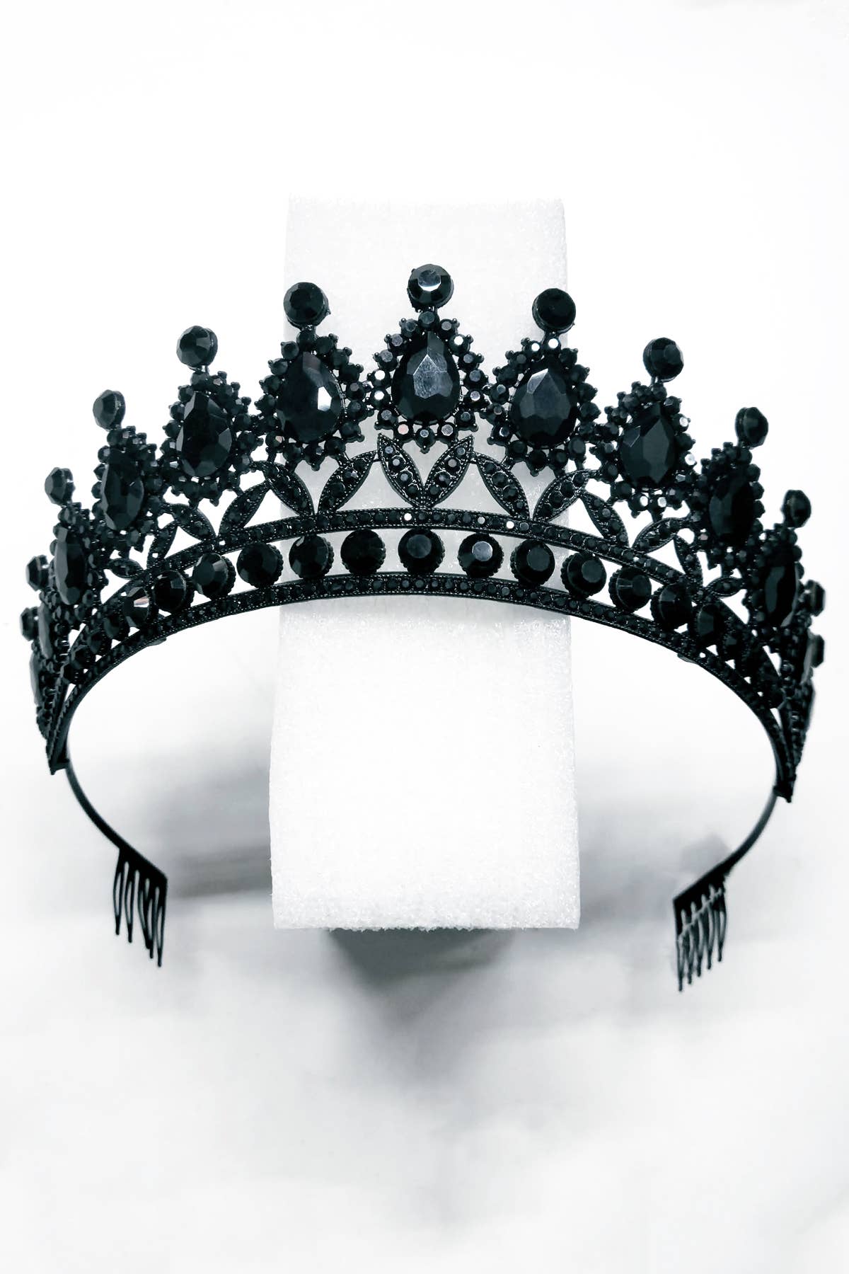 Chicas - Wholesale Tiara - Women's - One Size Fits All Metal Tiara With Jewel Rhinestones HT879-47