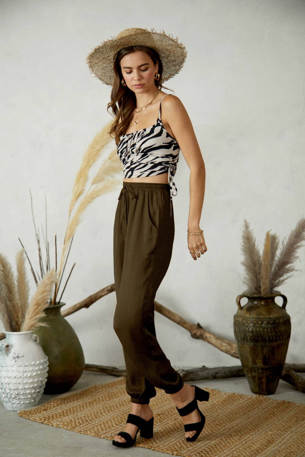 Olive scuro KP5253 Pantaloni sciolti elasticizzati con vita elastica frontale in raso in vendita all'ingrosso su Faire1