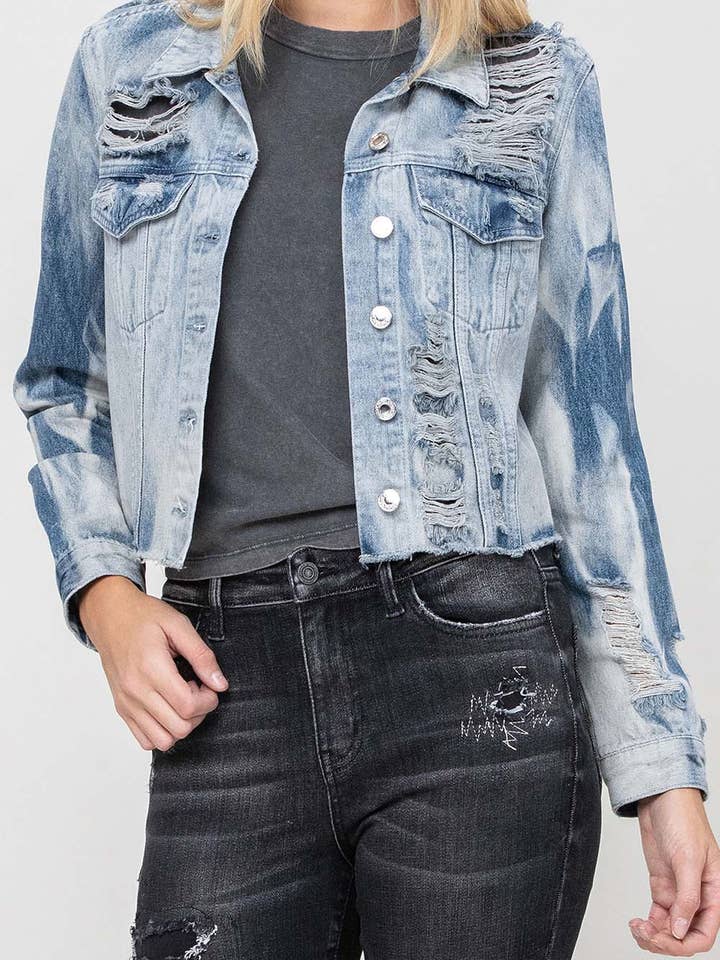 STARRE KLASSISCHE CROP-JEANSJACKE MIT BLAUEM BATIKMUSTER VT956 für den Großhandel von VERVET by FLYING MONKEY