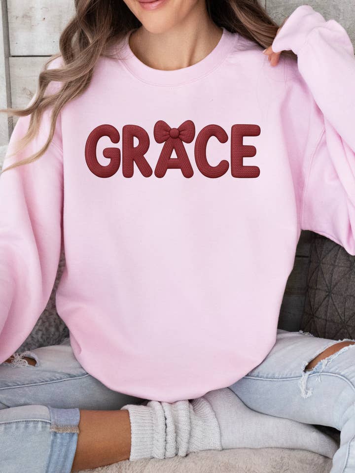 Faux Borduurwerk DTF Print Grace Grafische Knusse Trui voor wholesale door Ink + Thread