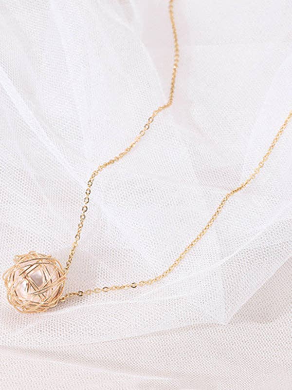 IDENTIQUE À L'IMAGE Collier à Perles Creuses en vente sur Faire0