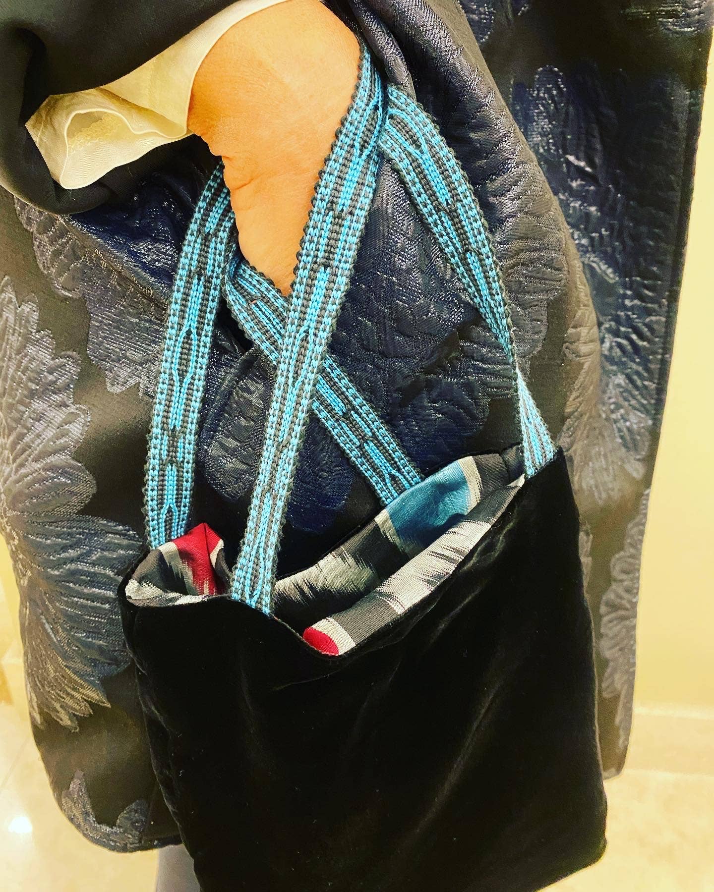 verschiedene Farben Mini-Shopper aus Samt, Handtaschen für den Großhandel auf Faire17