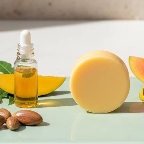 Baume Solide Illuminateur pour la vente par MBK - Mellow By Kat | Soap Lab