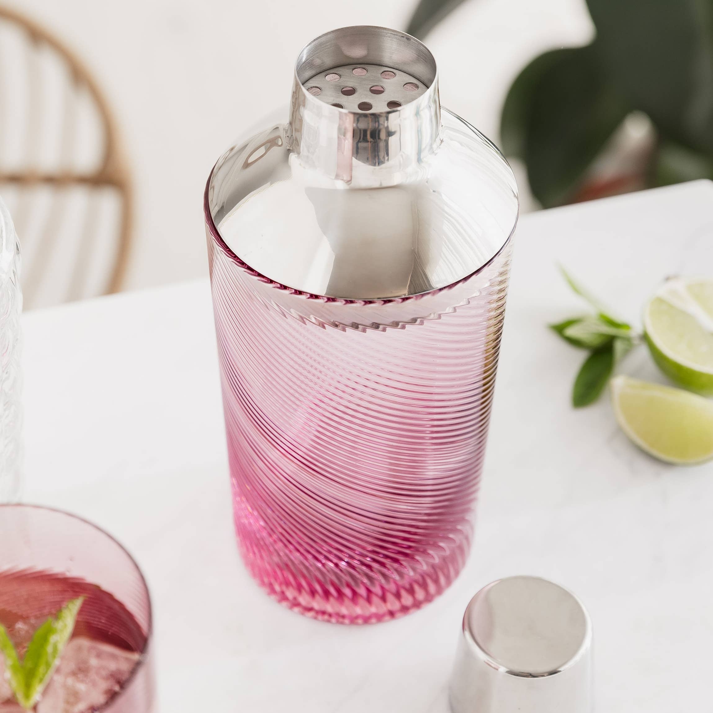 UBERSTAR – wholesale Cocktail shaker – Twist Glass Cocktail Shaker - Pink5