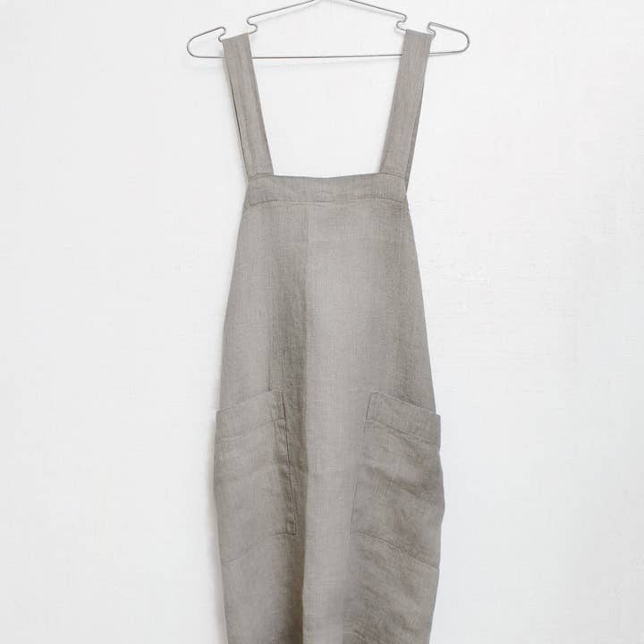 LinenQ - Wholesale Apron - Linen crossback apron with pockets 5
