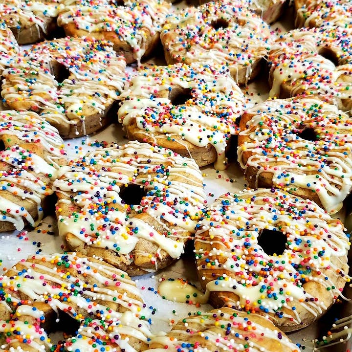 Stuffum Naturals – wholesale Cake – Birthday Cake Donut (Whey)