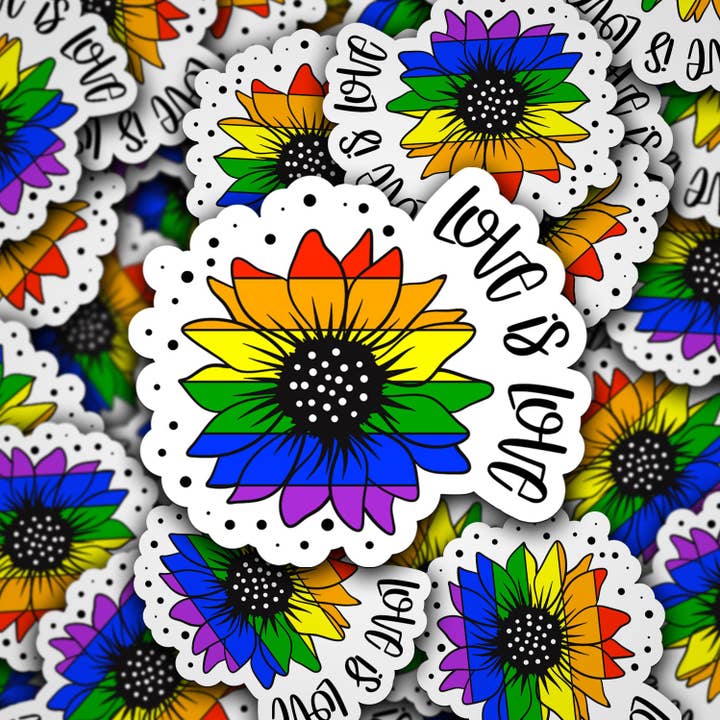 Autocollant Love Is Love - Choisissez 1 des 3 tailles disponibles pour la vente par Simply Toni Treasures