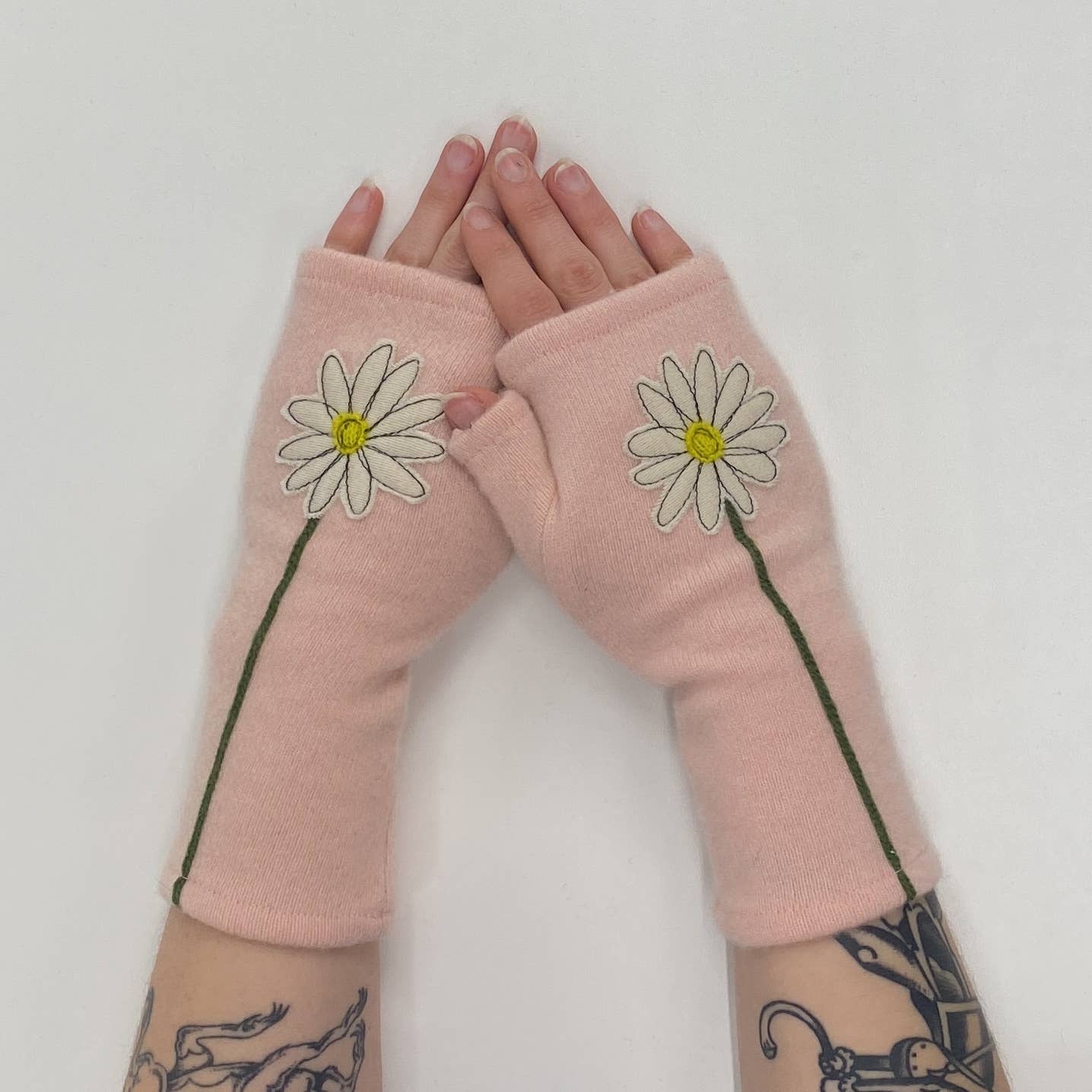 Sardine Clothing Co. - Wholesale Gloves - Women's - Fingerless Cashmere Gloves-Daisy2