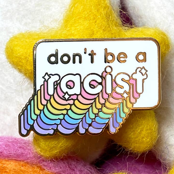 "Ne sois pas raciste" - Message arc-en-ciel - Épingle en émail pour la vente par snacks please