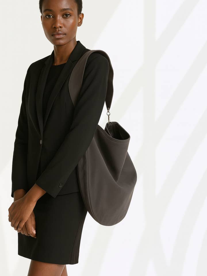 Anna zachte suède hobo tas in verschillende kleuren voor wholesale door ANA KOUTSI