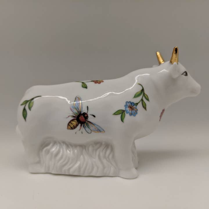 Green Pastures Wholesale - Wholesale Salt & Pepper Shaker Set - Elegant 14K Porcelain Cow Salt and Pepper Shaker