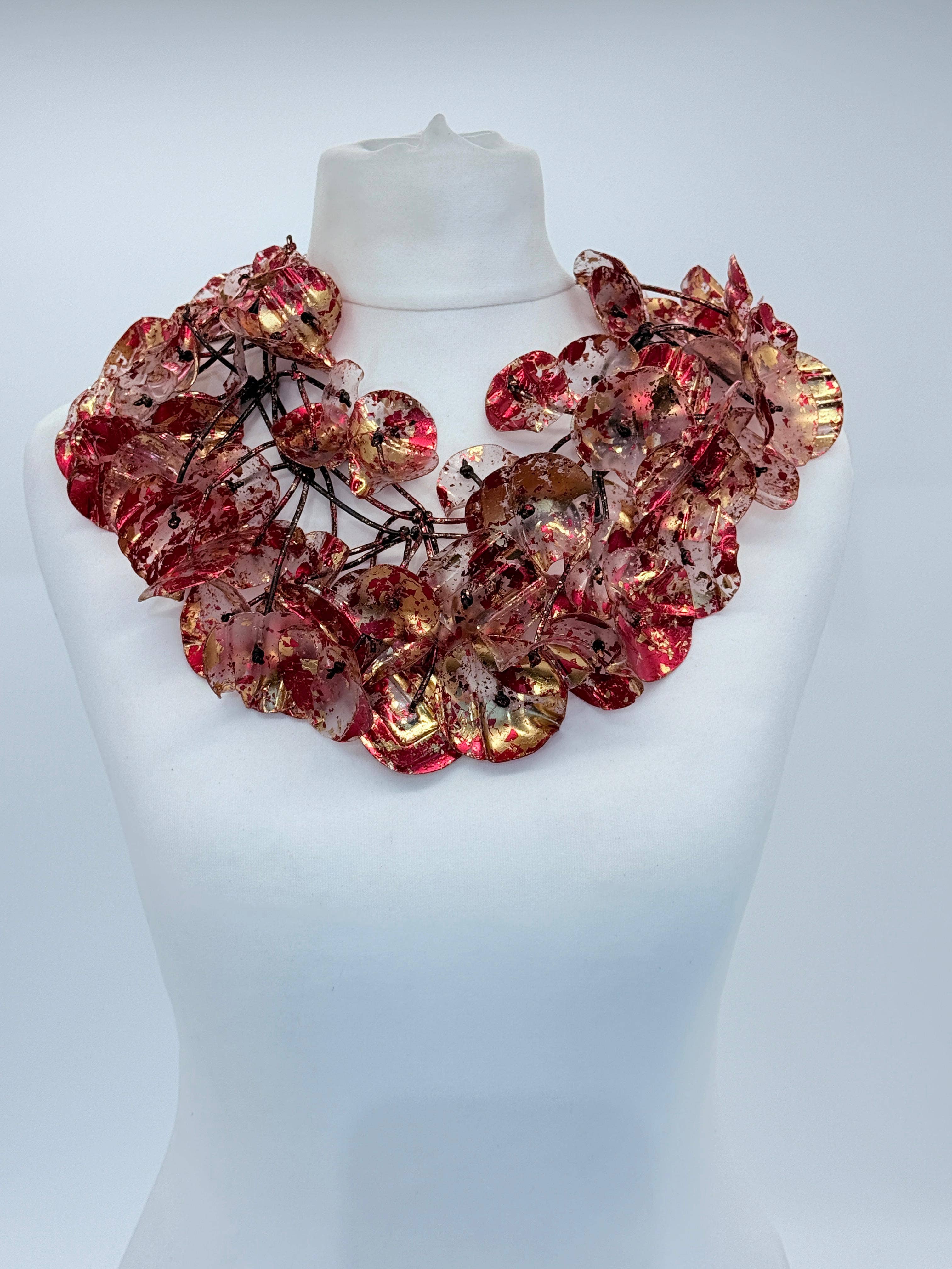 Jianhui London - Vendita all'ingrosso Collane a bavaglio - Collana grande doppia ninfea - Dorata a mano16