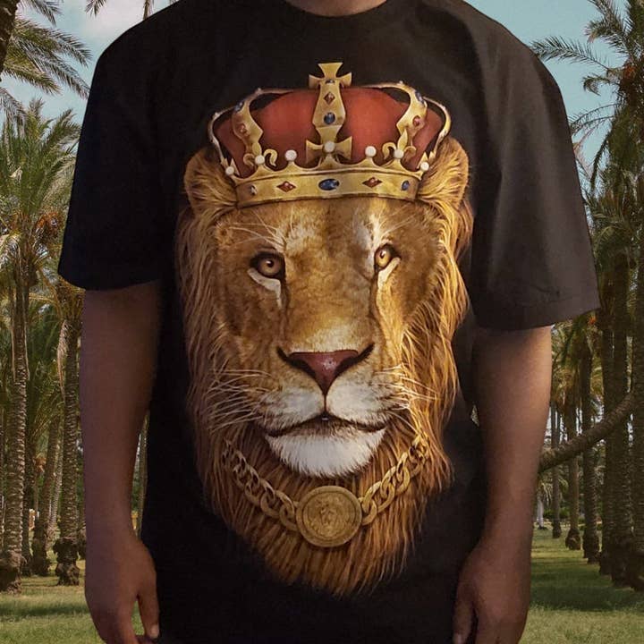 T-shirt Leão com Coroa e Corrente Gráfica 3D por atacado de Worldwide Souvenir Mart