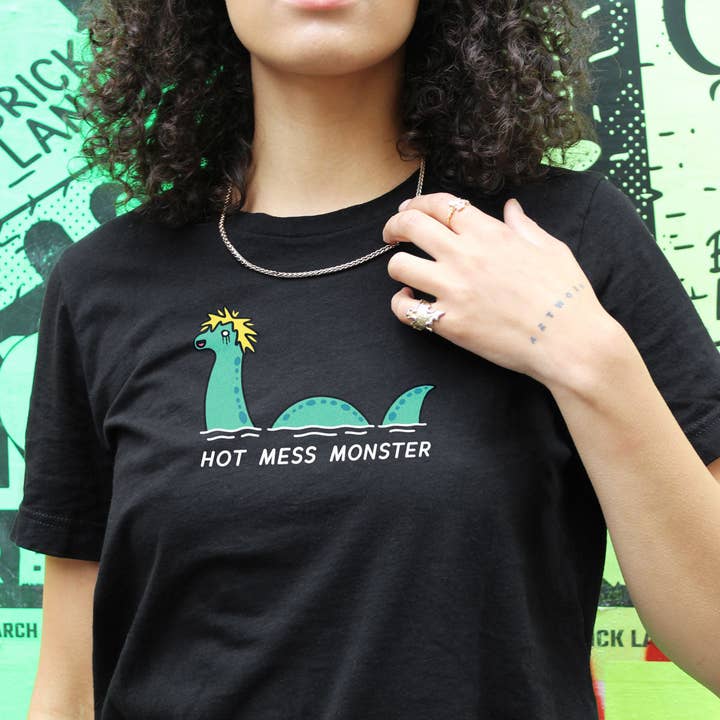 Hot Mess Monster T-shirt (Unisex) voor wholesale door SassySpud