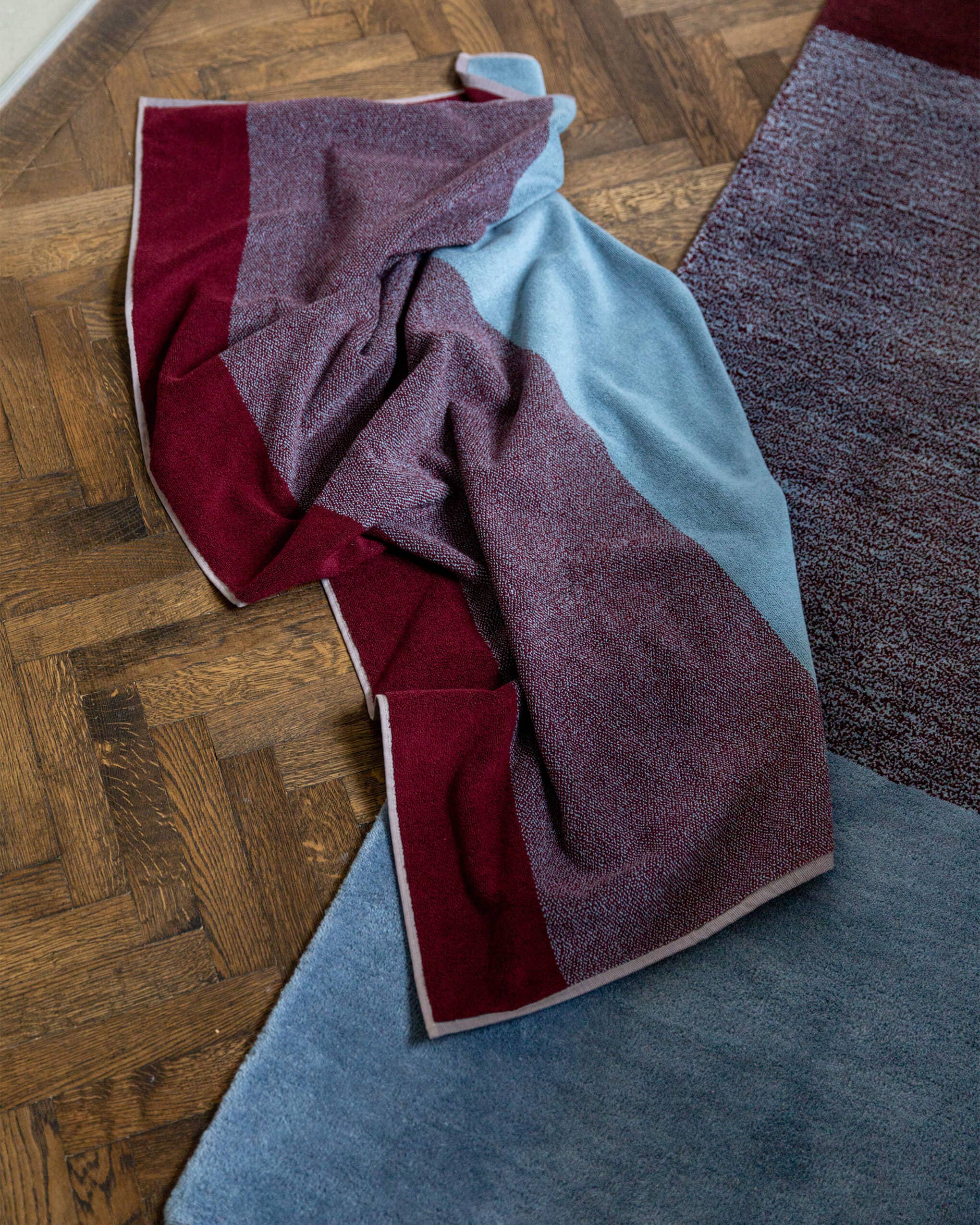 Bleu ciel Bordeaux Set de serviettes de bain Blend Sky Blue Bordeaux (2 pièces) en vente sur Faire7