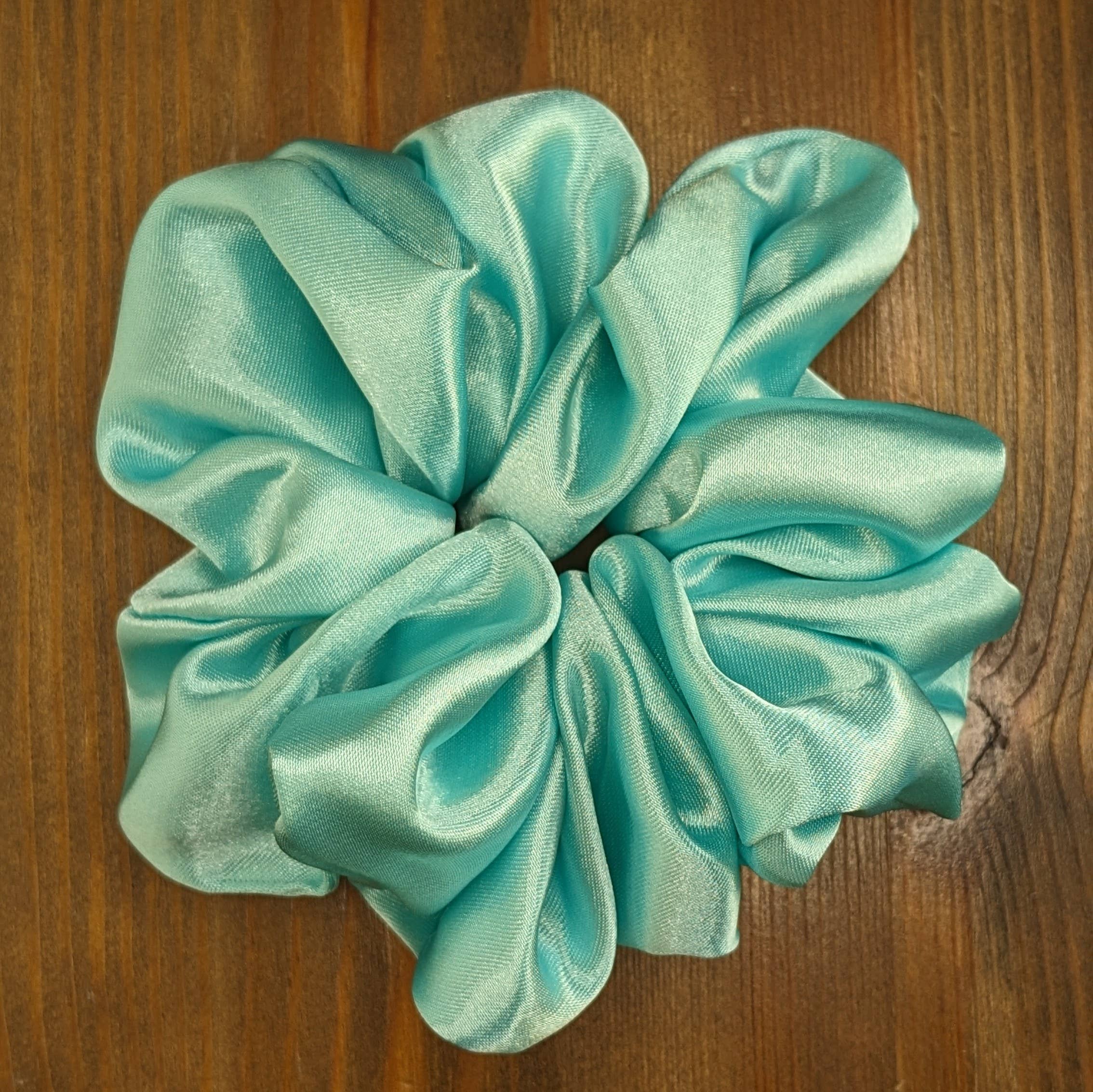 Janzy – Großhandel Haargummi – Damen – Extraglänzendes Haargummi aus seidenseidenem Satin4