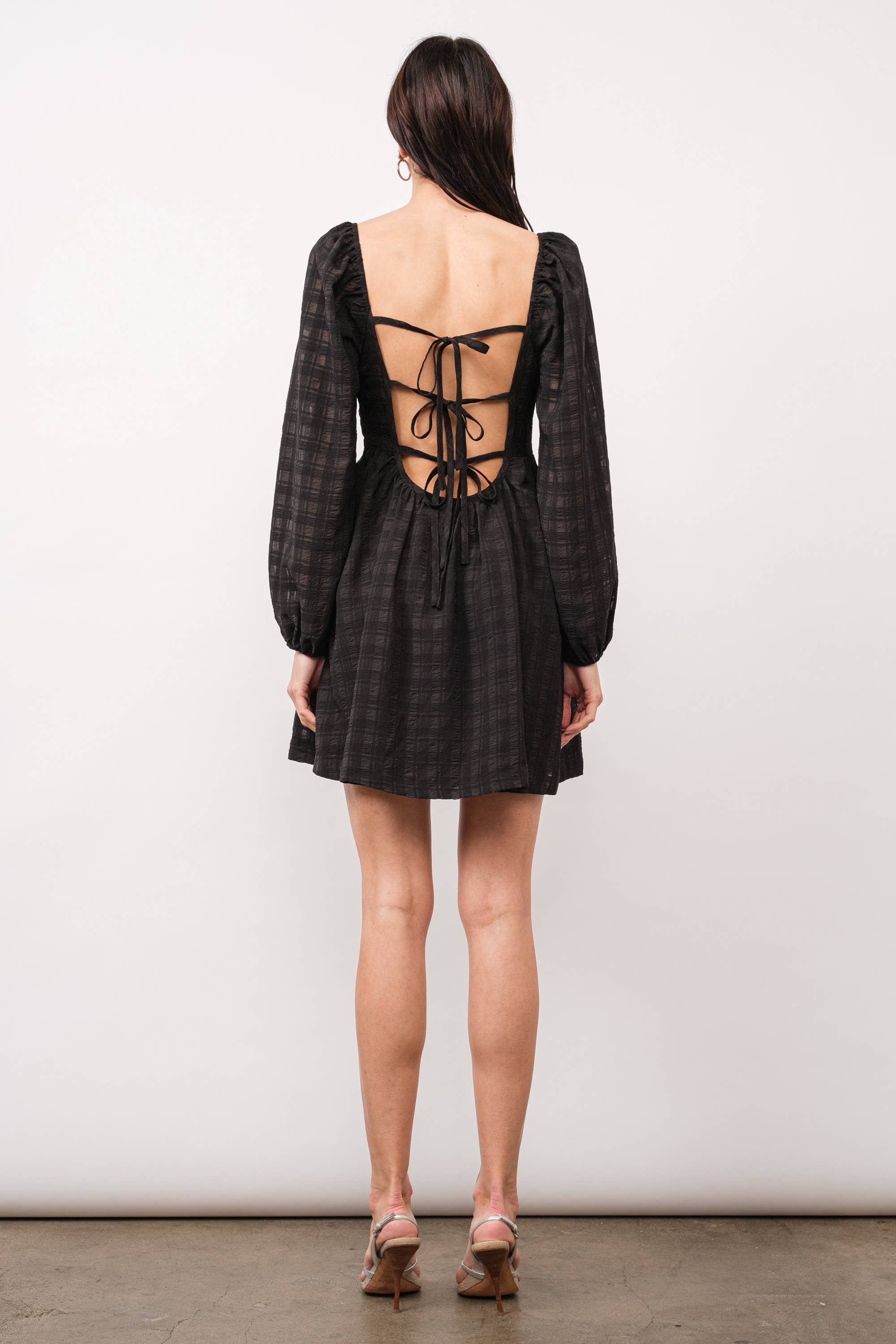 Noir Mini-robe Sonia à manches longues et dos ouvert pour bébé en vente sur Faire3