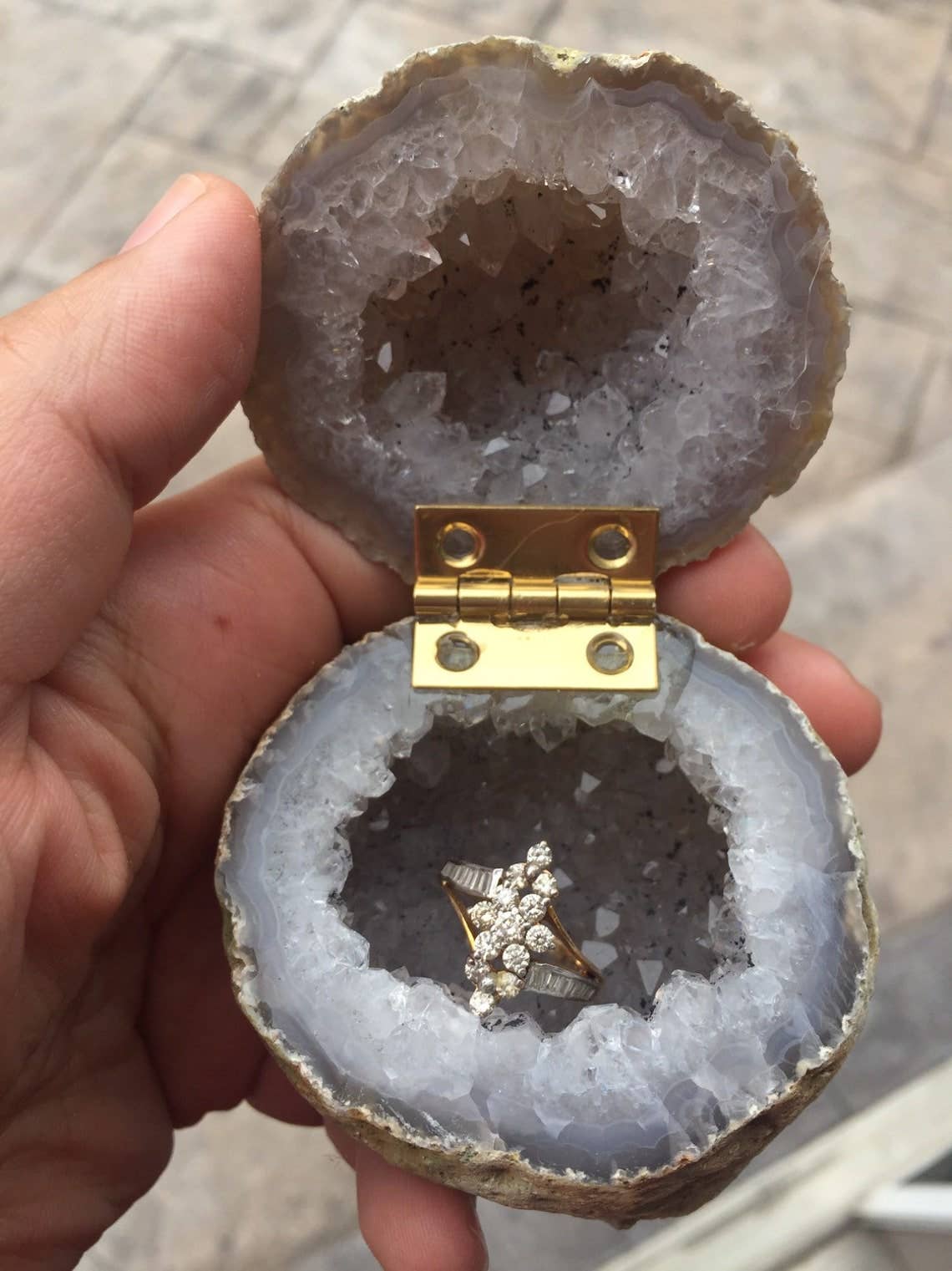 The Crushed Crystal – Organizador/caixa de joias por atacado – Caixa de anel de geodo cinza natural - caixa de geodo grande - caixa druzy - proposta secreta - ideias de propostas - anel de noivado5