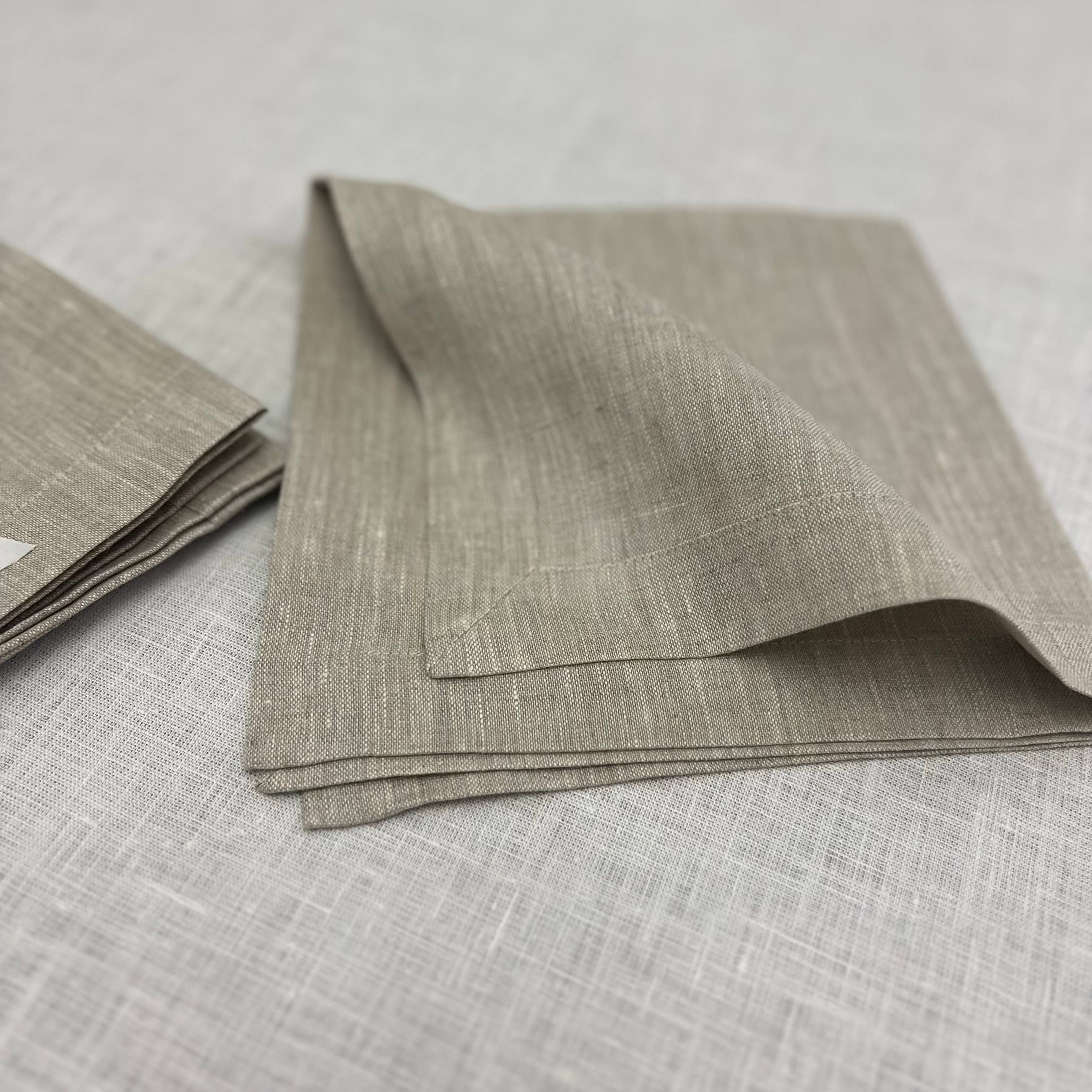 KEY LOOK1916 MILANO - Wholesale Dinner & Cloth Napkin - Linen napkins with frame1