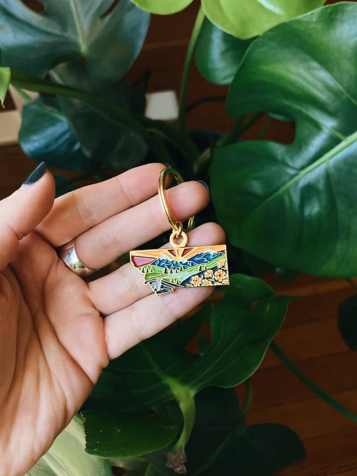 Porte-clés en émail Montana pour la vente par Summer Stokes