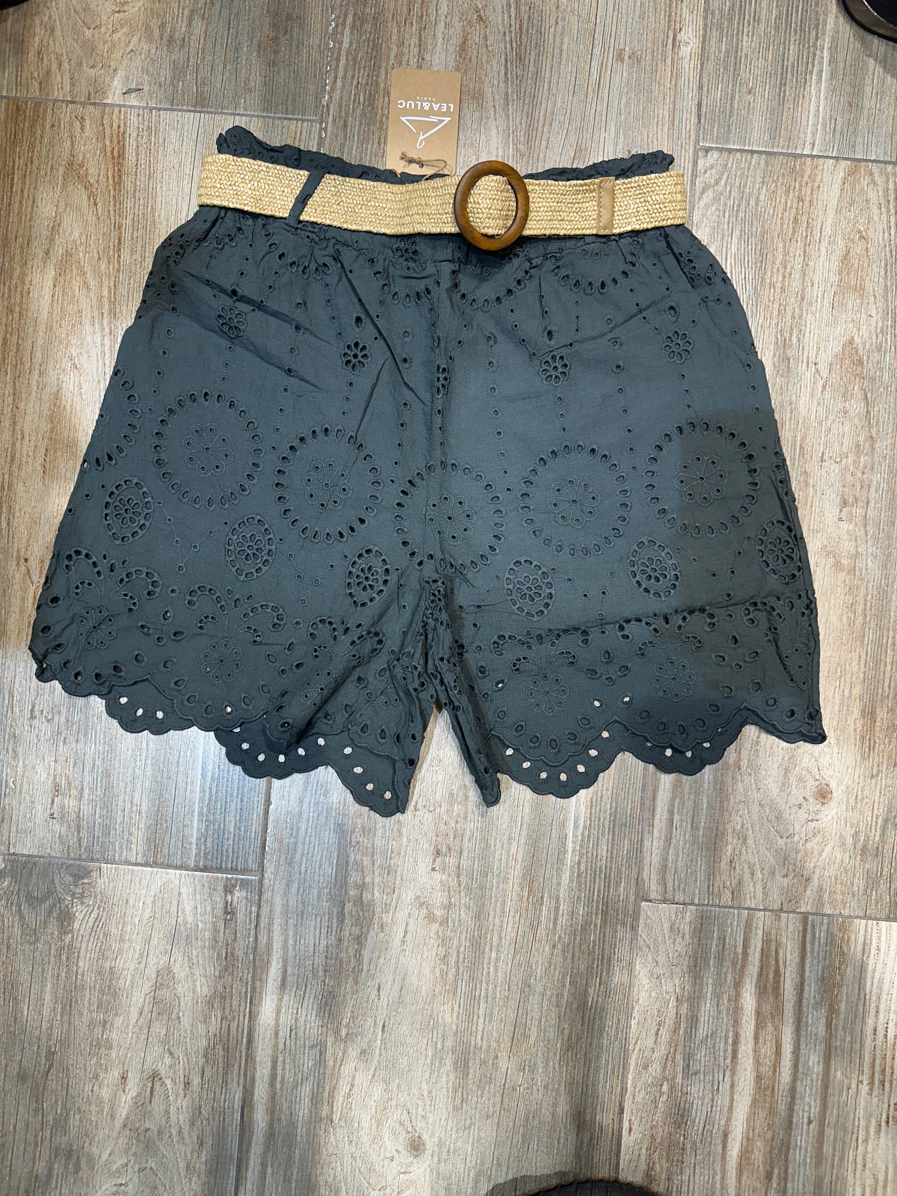 LÉA & LUC - Wholesale Shorts - Women's - Broderie anglaise shorts in 100% cotton REF. 250238