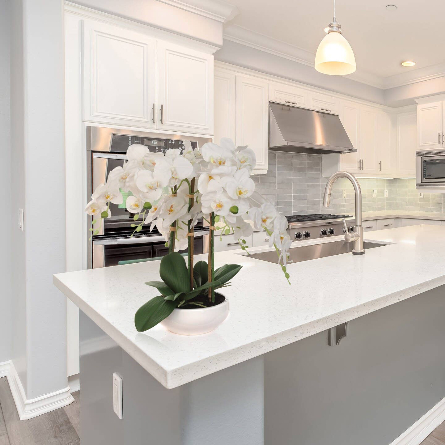 Larksilk - Wholesale Kunstbloemen - 19" Witte Phalaenopsis Orchidee Arrangement In 9" Witte Kom2