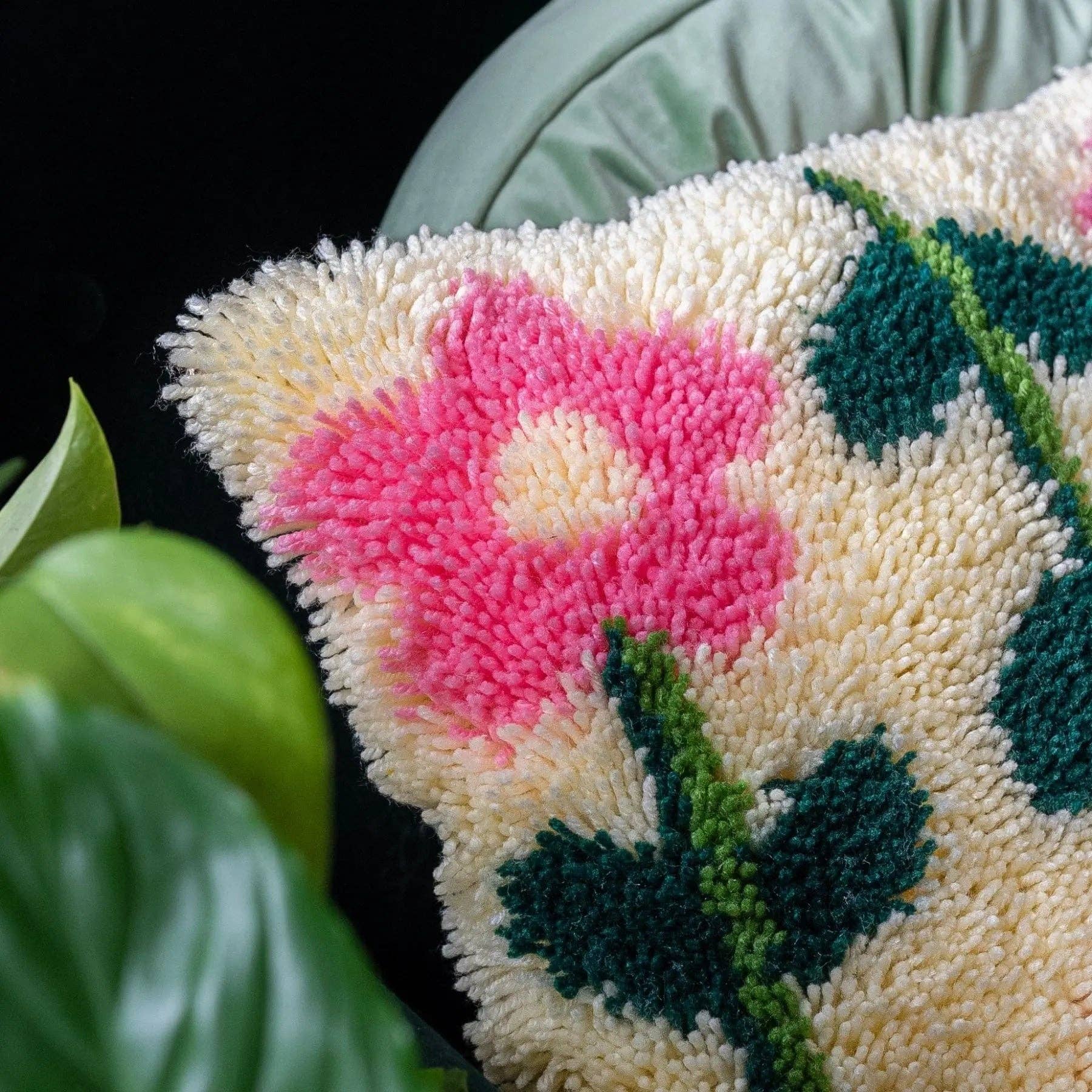 Craft Club - Wholesale Craft Sewing Kit - PASTEL PICK OF THE BUNCH - Latch Hook Cushion Kit9