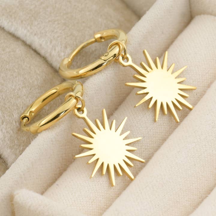 Gold Charm Hoops - Ventilatorbøjler - Vingebøjler - Stjernebøjler for engroshandel hos Blueyejewelry