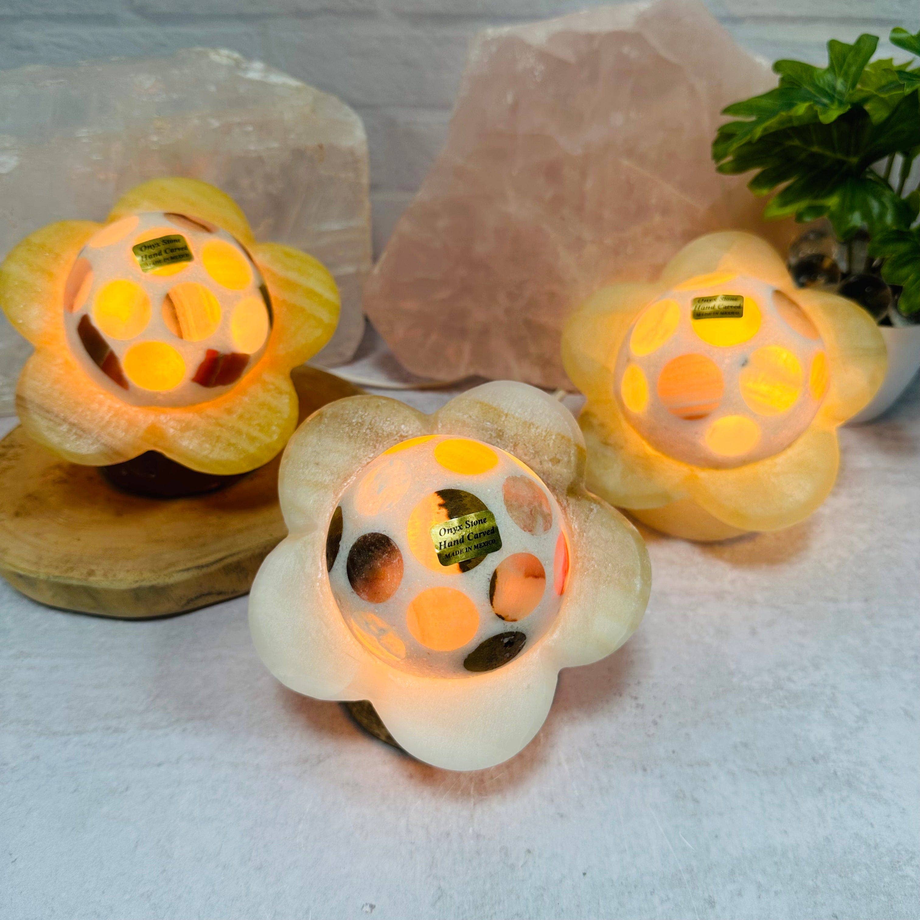 Rock Paradise - Wholesale Accent/Desk Lamp - Crystal Mexican Onyx Flower Lamp1