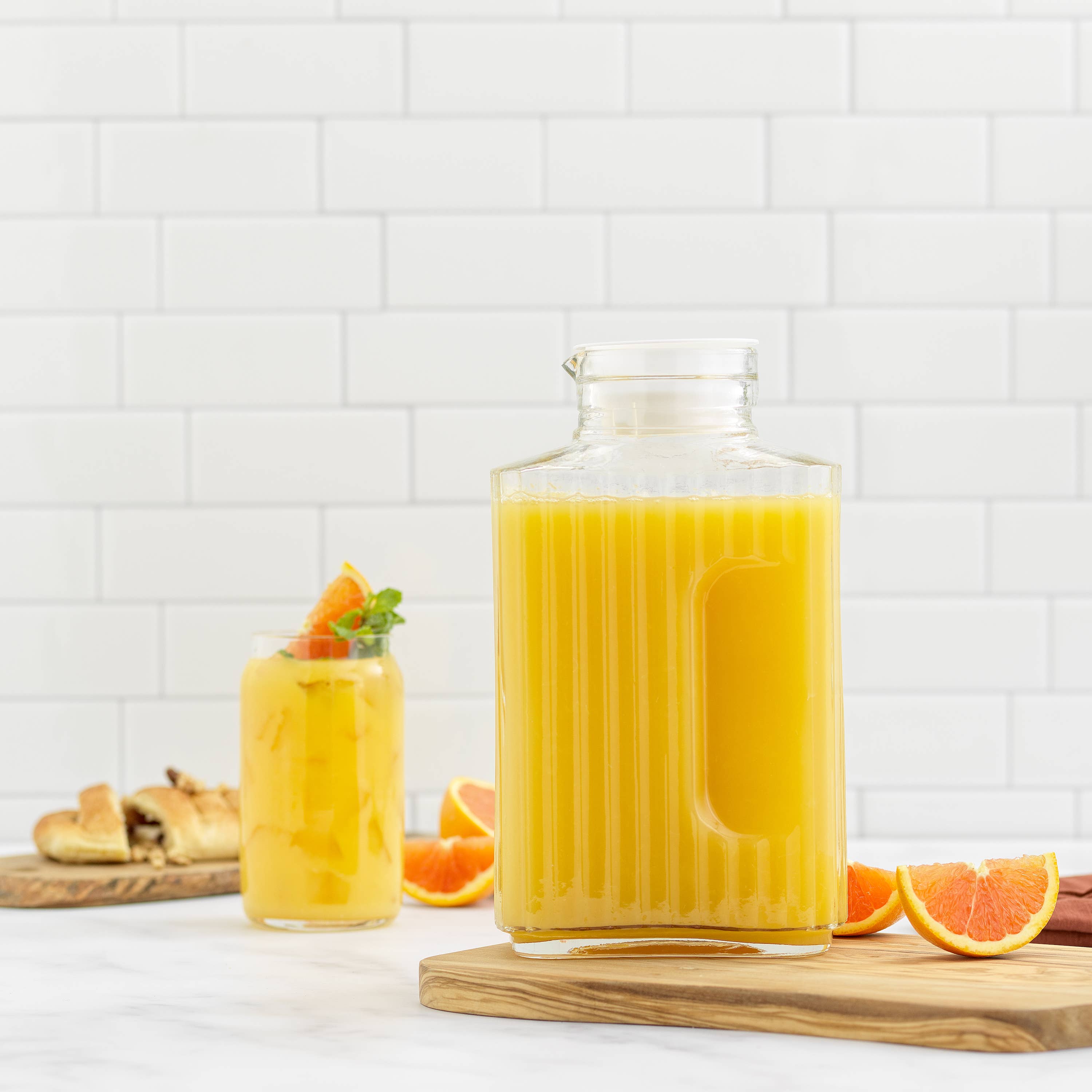 JoyJolt - Wholesale Pitcher - JoyJolt Rectangle Fluted Glass Pitcher & 2 Lids [67 oz]5