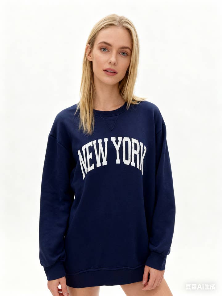 Sweat-shirt molletonné à col rond New York pour la vente par Chilli Girl Collection