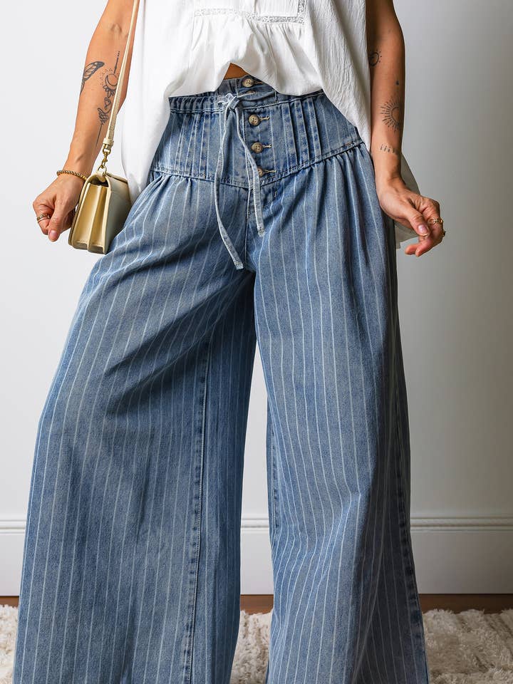 Jean large décontracté à taille coulissée plissée avec boutons à rayures pour la vente par PartyEight