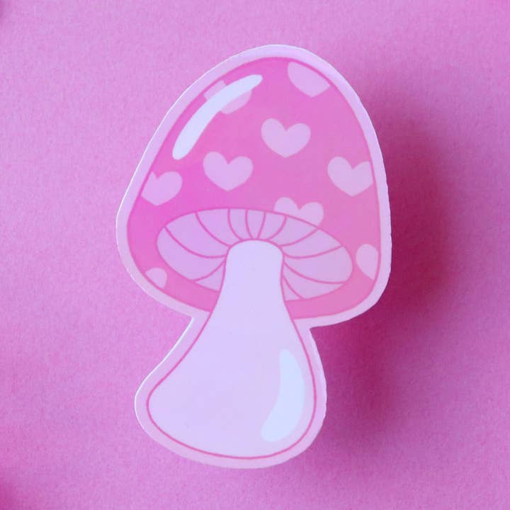 Autocollant en vinyle holographique imperméable Pink Heart Mushroom pour la vente par Sticker Hardly Know Her