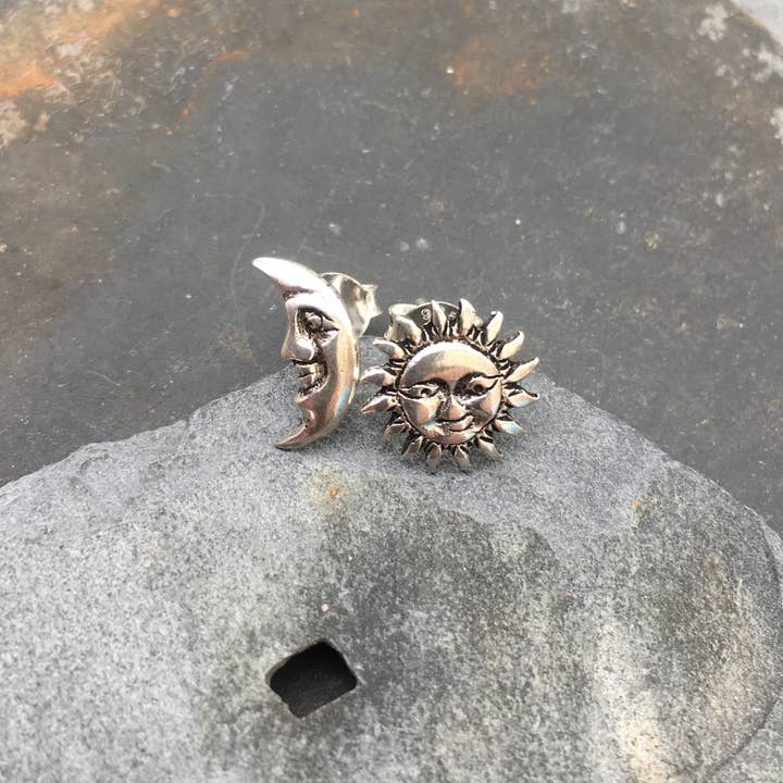 Bluelily925silver - Vendita all'ingrosso Orecchini a bottone - S612B - PERNO IN ARGENTO CON SOLE E LUNA0