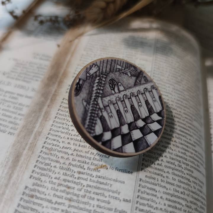 Jon Turner Illustration – Großhandel Anstecker/Button – Escher Ghosties Holz-Pin-Abzeichen