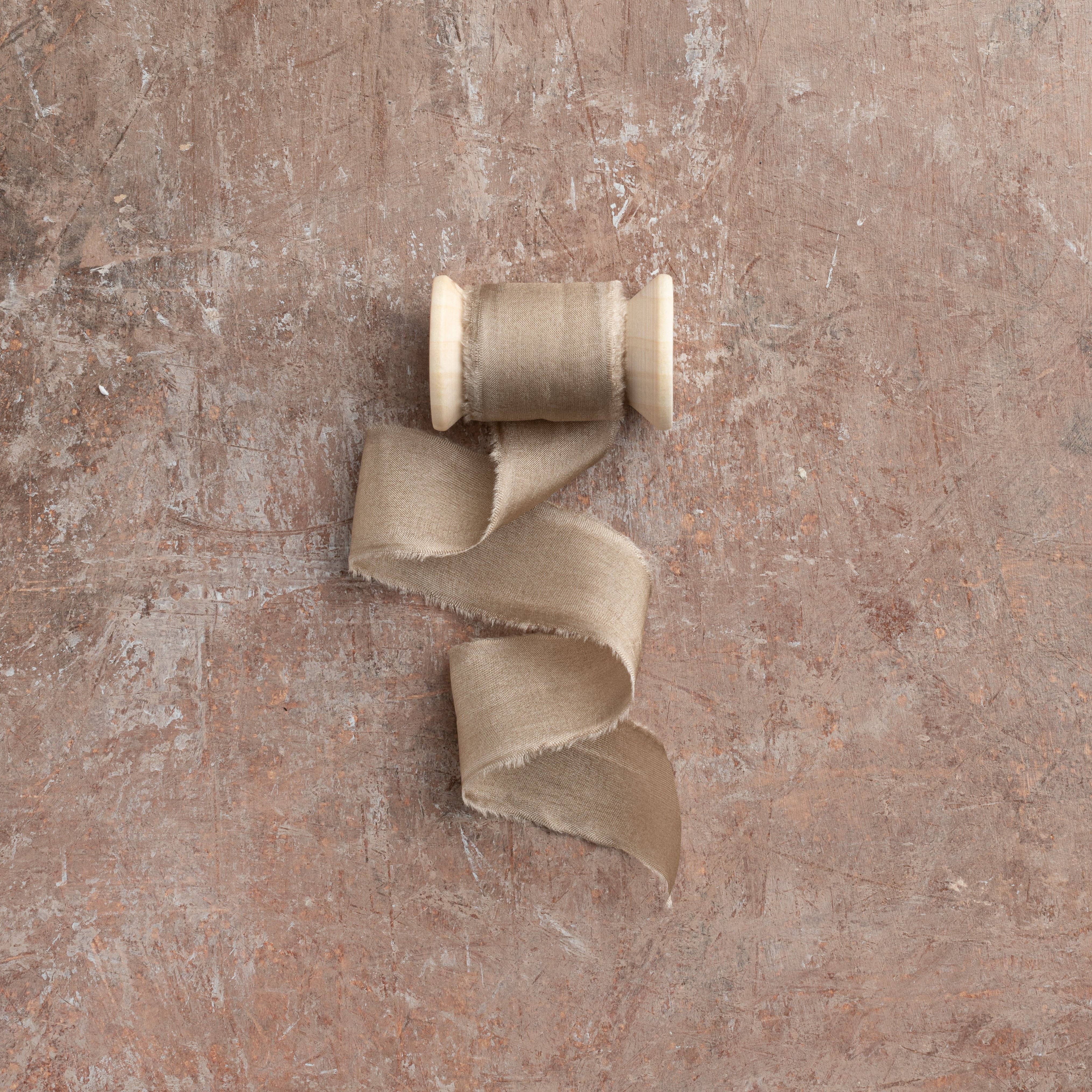 Big Daisy - Wholesale Ribbon – Gift wrapping - Silk Habotai Ribbon #41 SANDSTONE