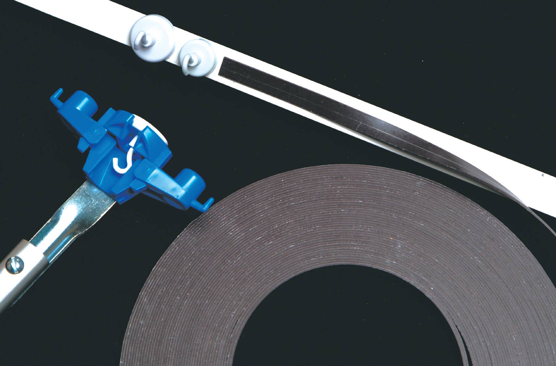 Studio Specialties - Wholesale Craft Supplies - HOOK MAGNETIC CAPACITY 14 LBS0