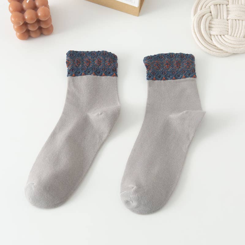 Tourtiwi – Engroshandel Strømper - Dame – Kvinders retro farveblokkerede blomstrede enkle mellemstrømper3