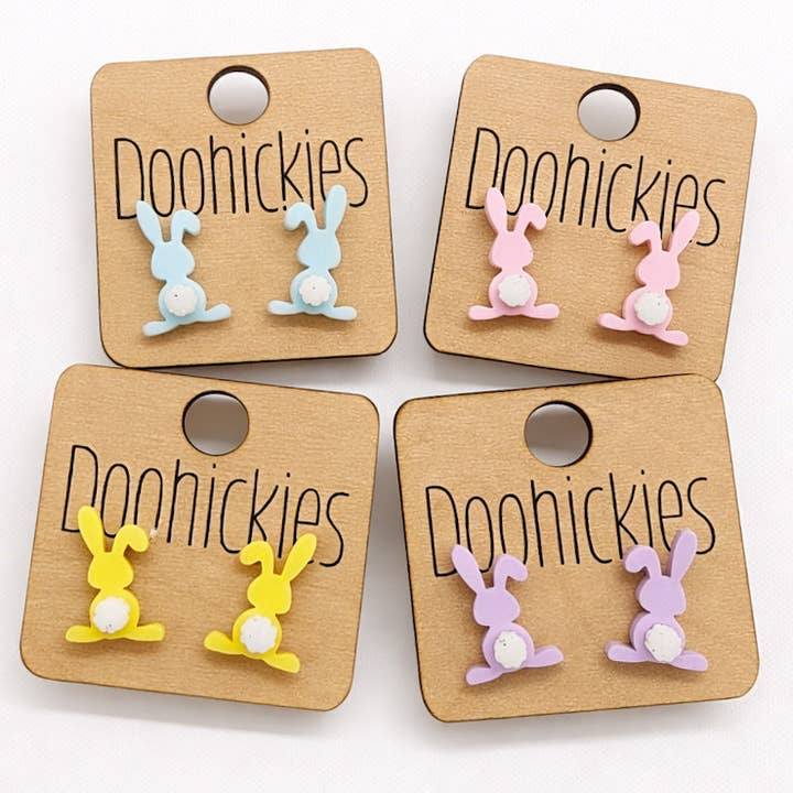 Collezione di Orecchini a Bottone con Coda di Coniglio Floppy Pastello - Orecchini di Pasqua per la vendita all'ingrosso da parte di Doohickies
